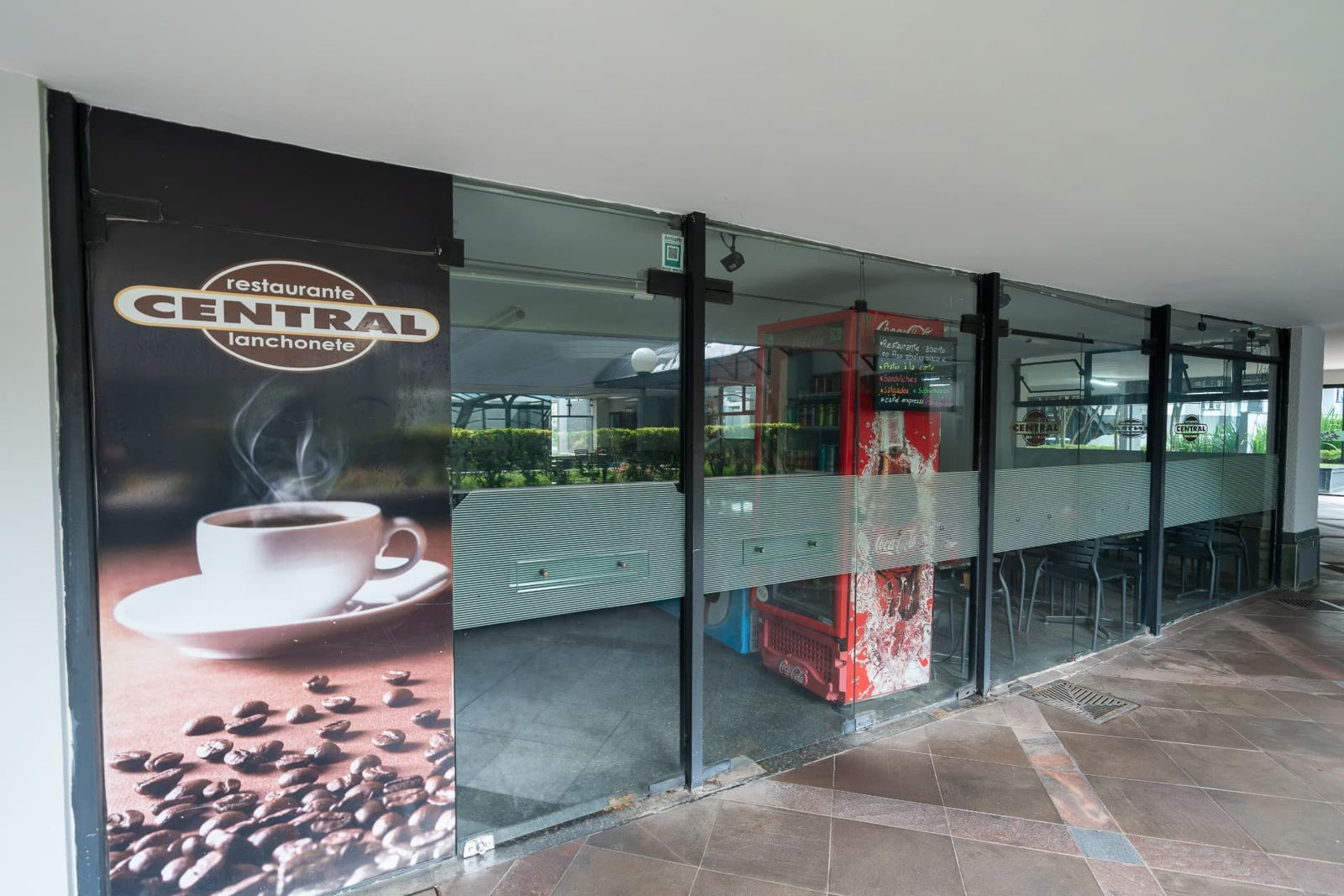 Restaurante e lanchonete no térreo do edifício